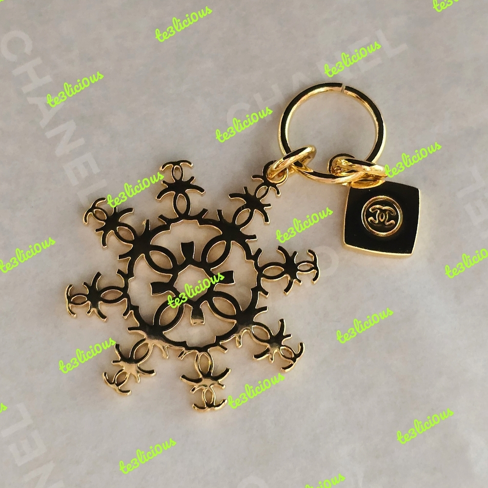 CHANEL BEAUTY CC SNOWFLAKE CHARM